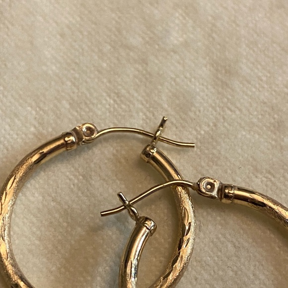 14k solid yellow gold hoop earrings - Picture 4 of 7